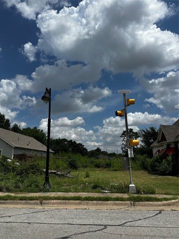 915 E Hattie Street, Fort Worth, TX 76104