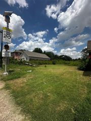915 E Hattie Street, Fort Worth, TX 76104