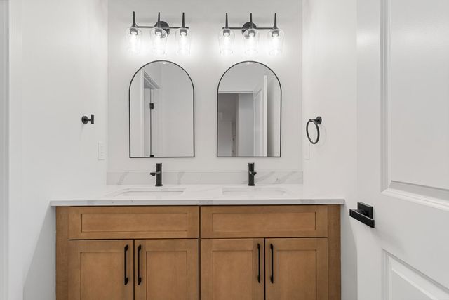 702 N Beacon Hill Circle, Urbana, IL 61802