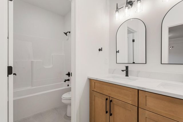 702 N Beacon Hill Circle, Urbana, IL 61802