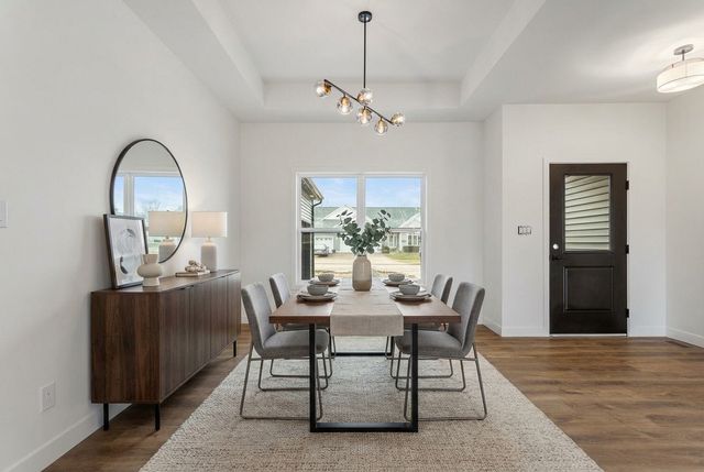 702 N Beacon Hill Circle, Urbana, IL 61802