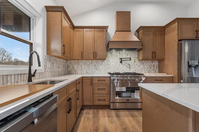 702 N Beacon Hill Circle, Urbana, IL 61802