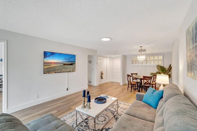 17 Colonial Club Drive 204, Boynton Beach, FL 33435