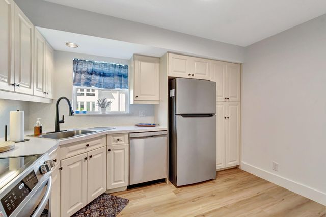 17 Colonial Club Drive 204, Boynton Beach, FL 33435