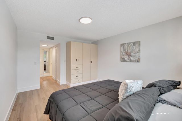 17 Colonial Club Drive 204, Boynton Beach, FL 33435