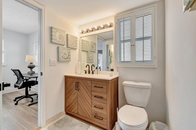 17 Colonial Club Drive 204, Boynton Beach, FL 33435