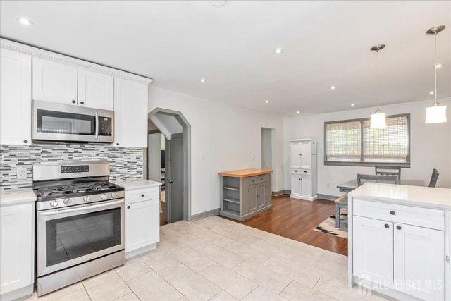 613 Maplewood Avenue, Roselle Park, NJ 07204