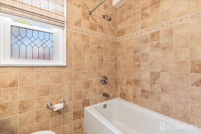 613 Maplewood Avenue, Roselle Park, NJ 07204