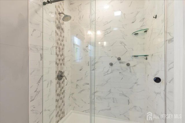 613 Maplewood Avenue, Roselle Park, NJ 07204
