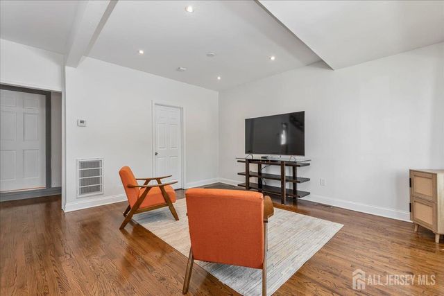 613 Maplewood Avenue, Roselle Park, NJ 07204