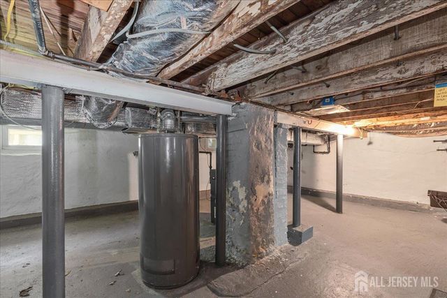 613 Maplewood Avenue, Roselle Park, NJ 07204