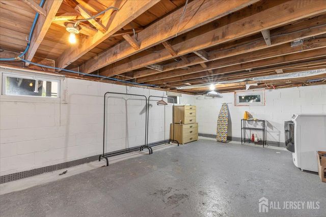 613 Maplewood Avenue, Roselle Park, NJ 07204