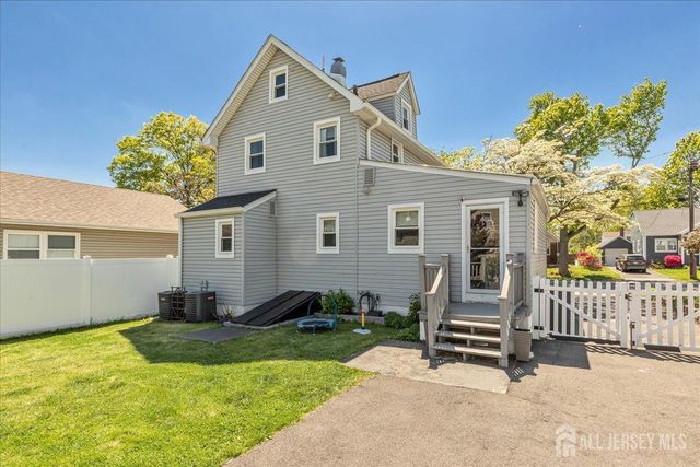 613 Maplewood Avenue, Roselle Park, NJ 07204
