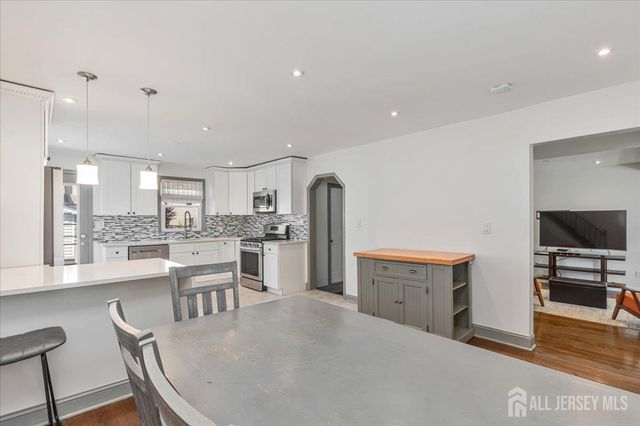 613 Maplewood Avenue, Roselle Park, NJ 07204