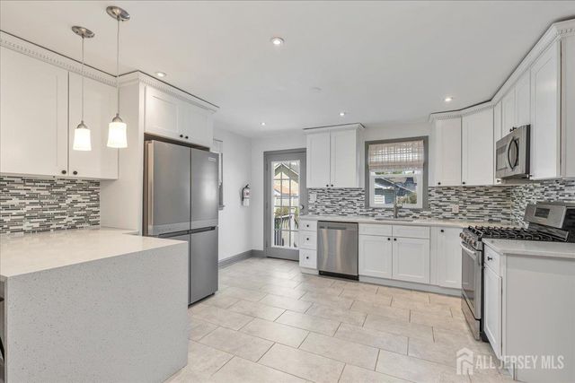 613 Maplewood Avenue, Roselle Park, NJ 07204