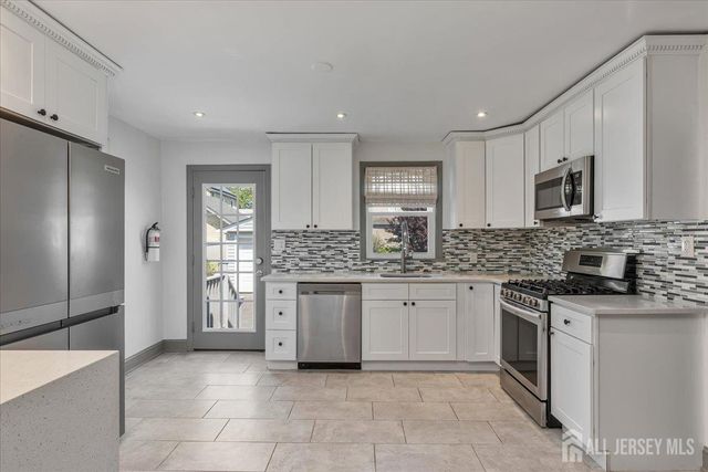 613 Maplewood Avenue, Roselle Park, NJ 07204