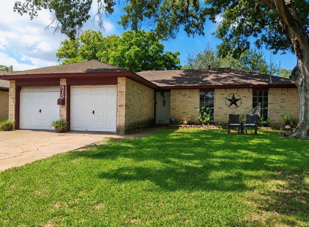 815 Redway Lane, Houston, TX 77062