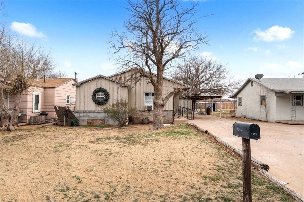 1316 W 6th Street, Littlefield, TX 79339