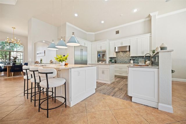 2556 Eagle Run Ln, Weston, FL 33327