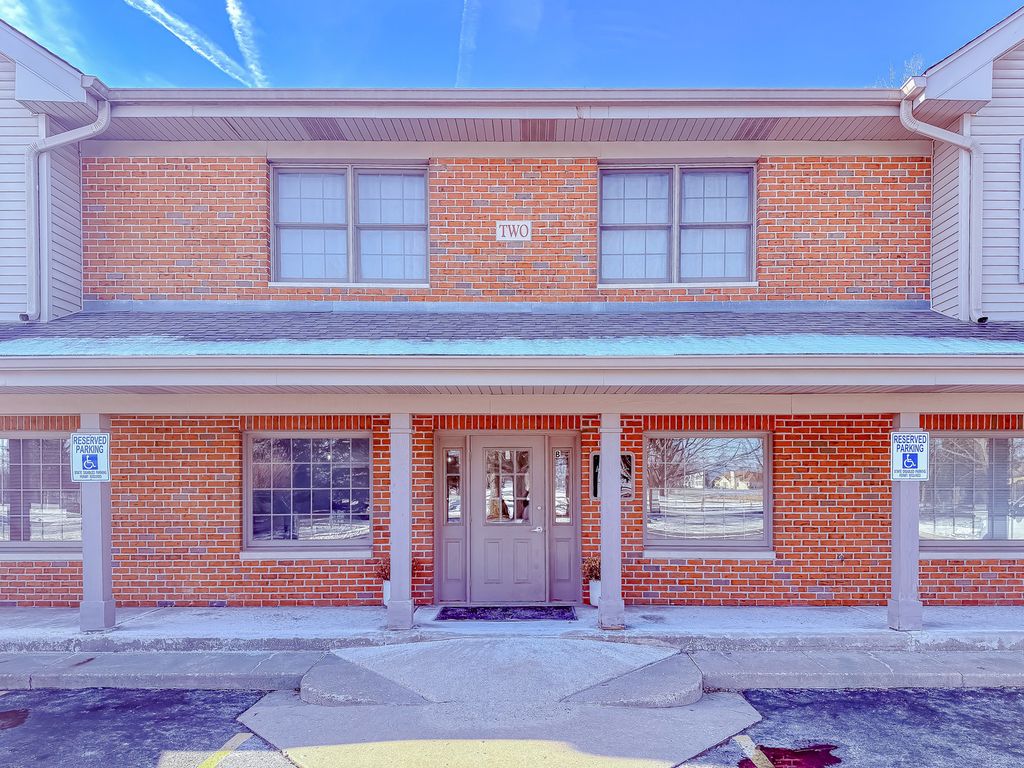 2 Hankes Road B, Aurora, IL 60506