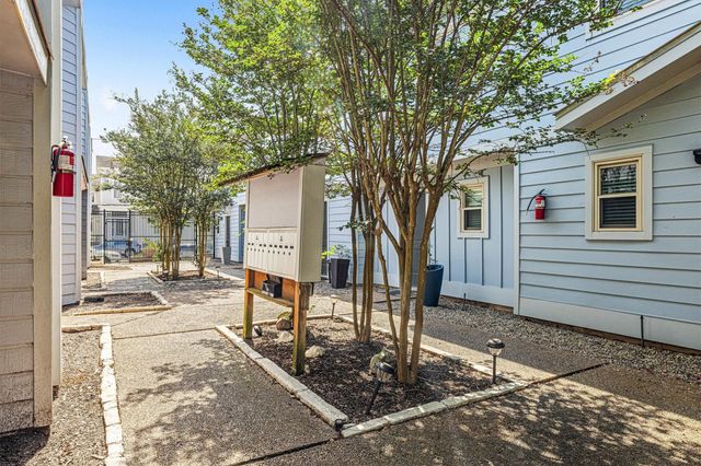 525 11th Street 2, Galveston, TX 77550