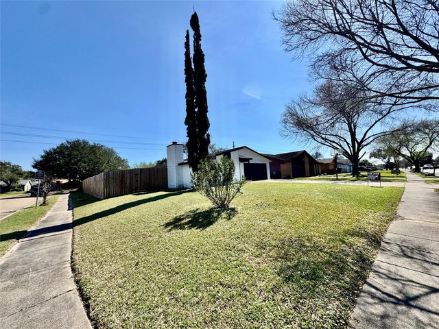 7203 Addicks Clodine Road, Houston, TX 77083