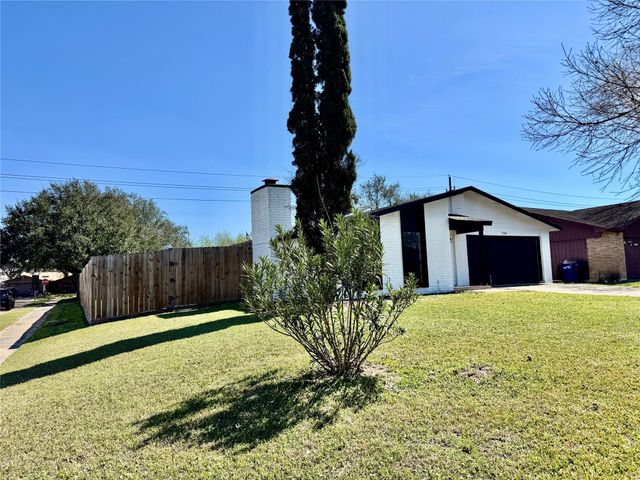 7203 Addicks Clodine Road, Houston, TX 77083