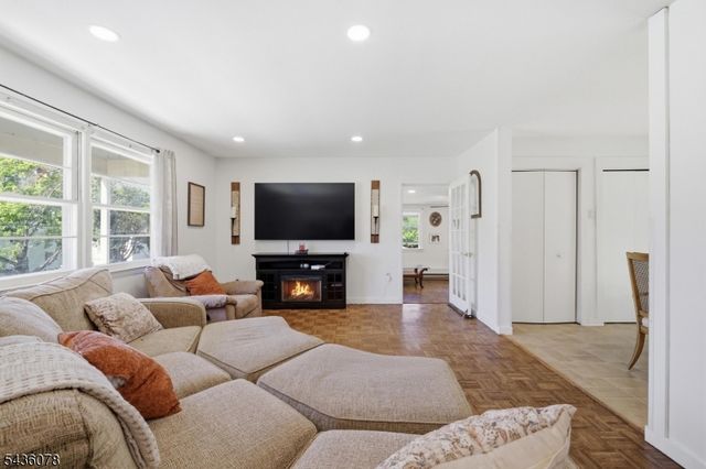 23 Marudy Drive, Clinton Town, NJ 08809