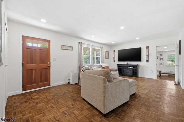 23 Marudy Drive, Clinton Town, NJ 08809