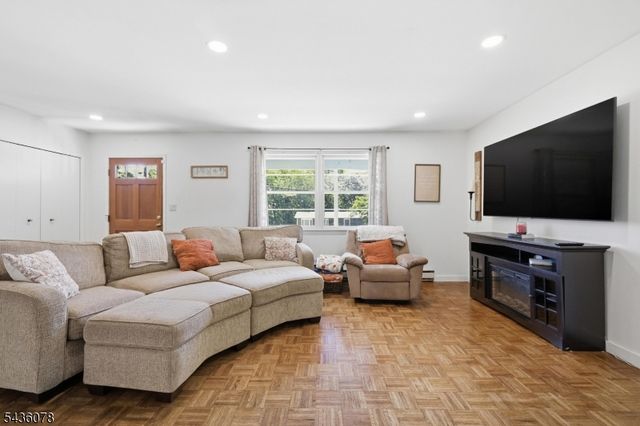 23 Marudy Drive, Clinton Town, NJ 08809