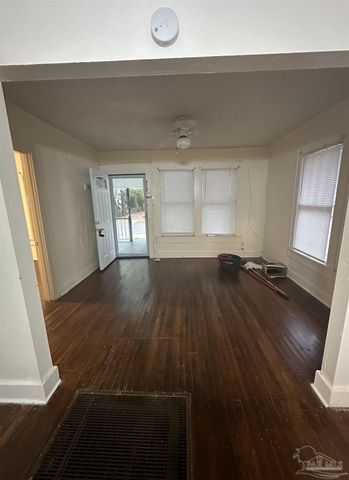 14 E Strong St, Pensacola, FL 32501