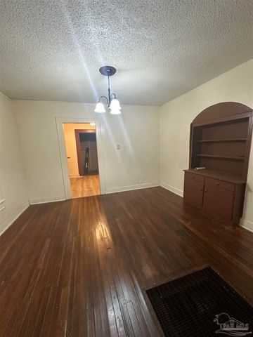 14 E Strong St, Pensacola, FL 32501