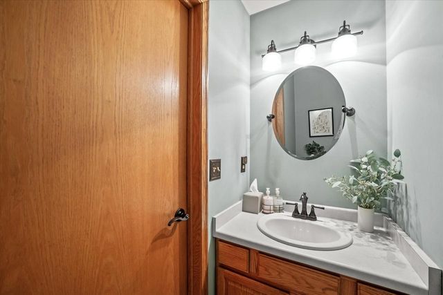 7277 S Dover Hill COURT, Franklin, WI 53132