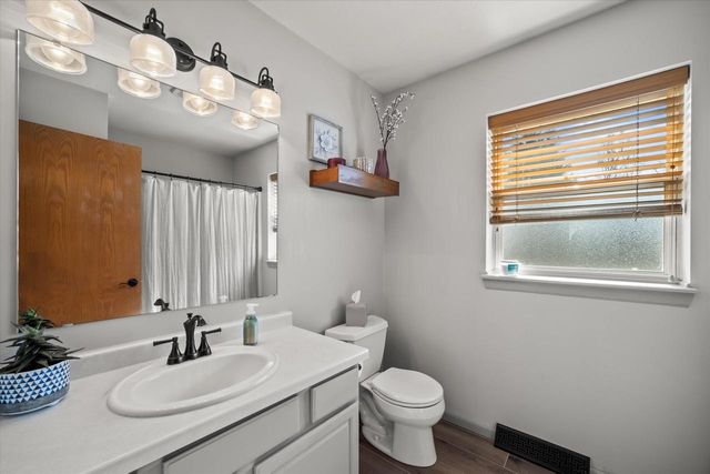 7277 S Dover Hill COURT, Franklin, WI 53132