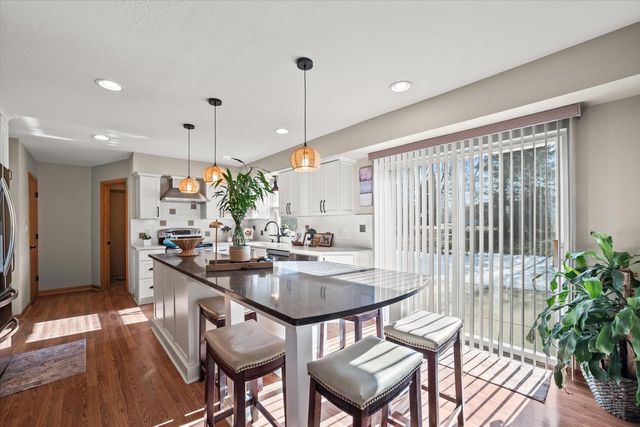 7277 S Dover Hill COURT, Franklin, WI 53132