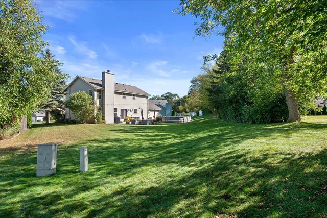 7277 S Dover Hill COURT, Franklin, WI 53132