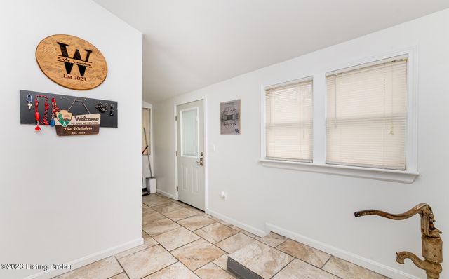 9701 Seatonville Rd, Louisville, KY 40291