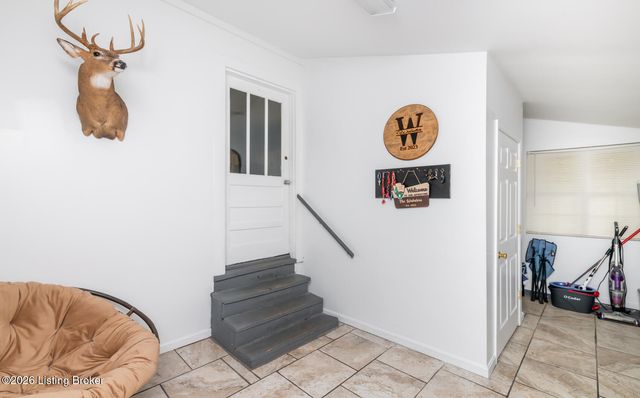 9701 Seatonville Rd, Louisville, KY 40291