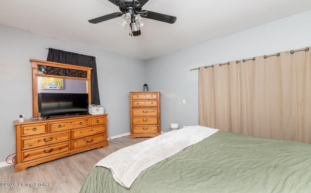 9701 Seatonville Rd, Louisville, KY 40291