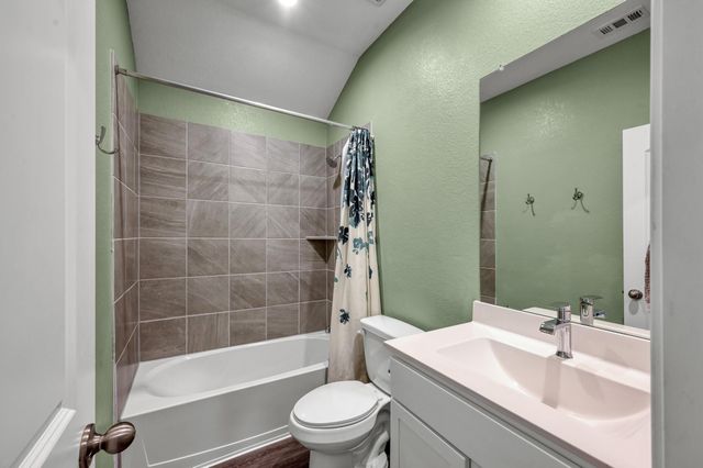 319 Chateau Bay Lane, Crosby, TX 77532