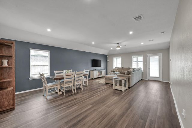 319 Chateau Bay Lane, Crosby, TX 77532