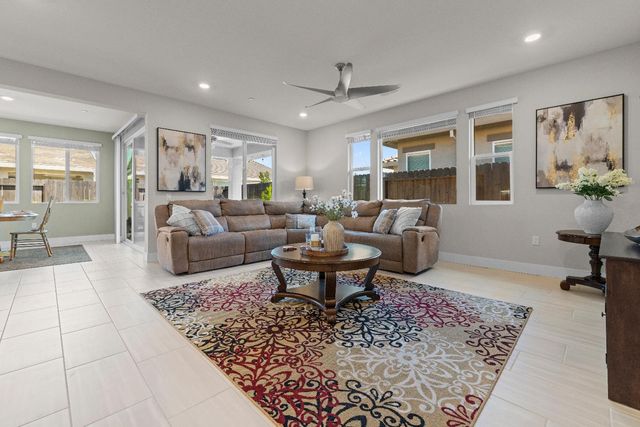 6025 Element Ln, Roseville, CA 95747