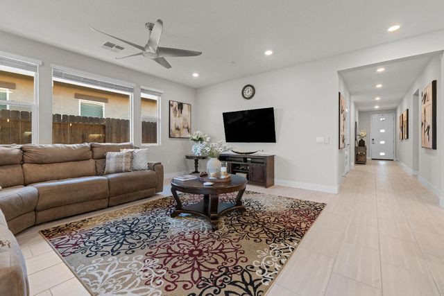 6025 Element Ln, Roseville, CA 95747