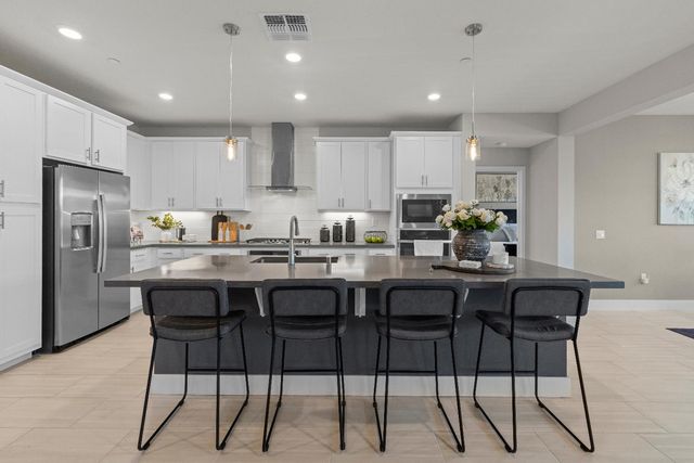 6025 Element Ln, Roseville, CA 95747