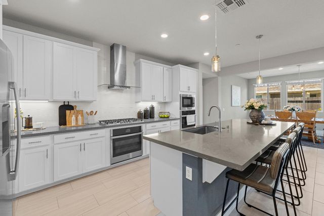 6025 Element Ln, Roseville, CA 95747