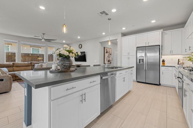 6025 Element Ln, Roseville, CA 95747