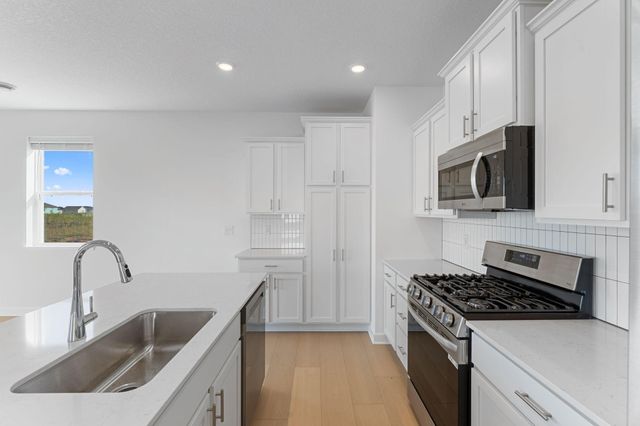 18333 Gladiator Drive, Lakeville, MN 55068