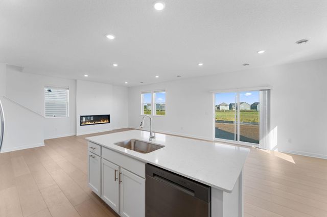 18333 Gladiator Drive, Lakeville, MN 55068