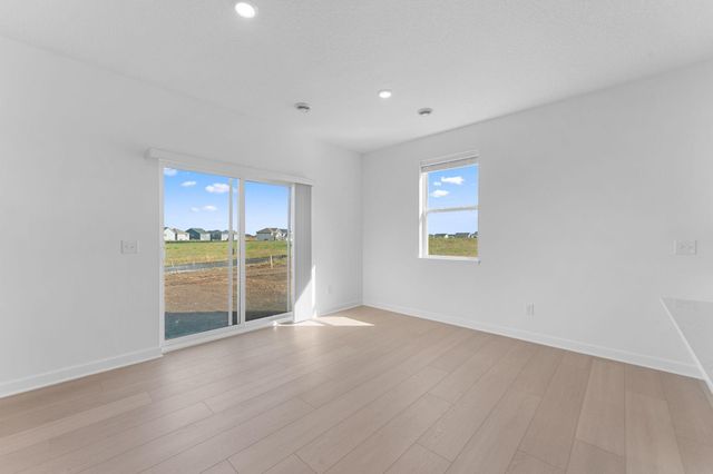 18333 Gladiator Drive, Lakeville, MN 55068