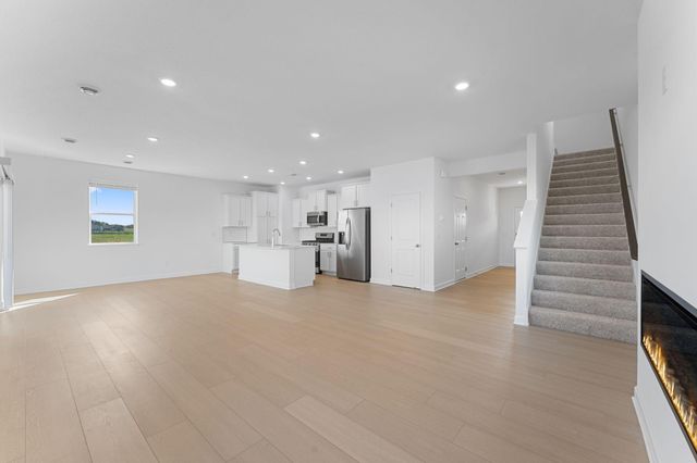 18333 Gladiator Drive, Lakeville, MN 55068